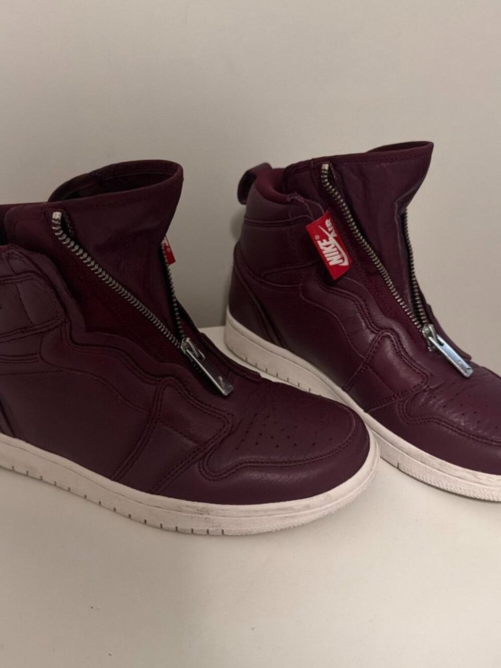 Burgundy Nike Air Jordan 1 Retro High sneakers